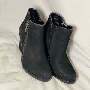 Black womens wedge heels Vince Camuto‎